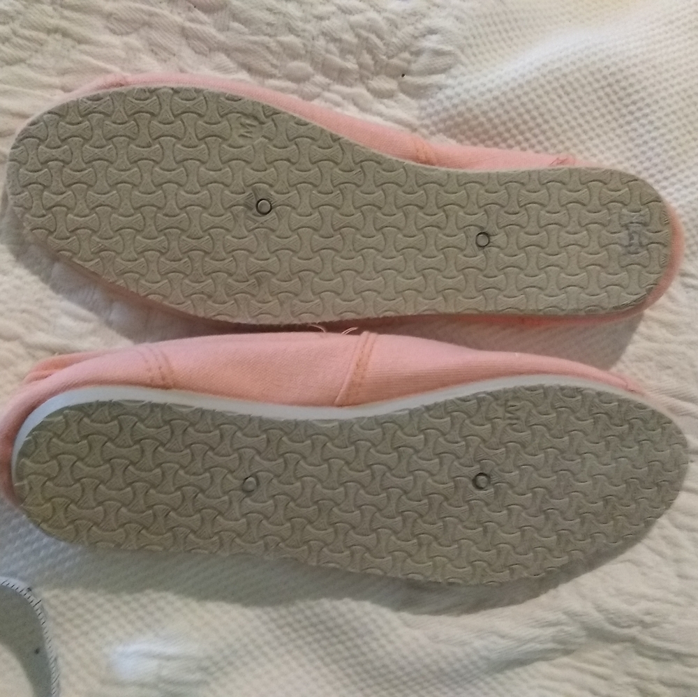 Shoes - Picture 2 of 4